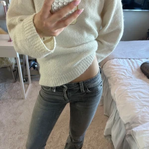 Grå bootcut jeans med låg midja - Low waist Gina jeans 