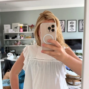 Super söt tröja - Super söt tröja från hm som aldrig andvänds! Den är andvänd 2 gånger knappt!!! Passar mig som är storlek s men den är L❤️