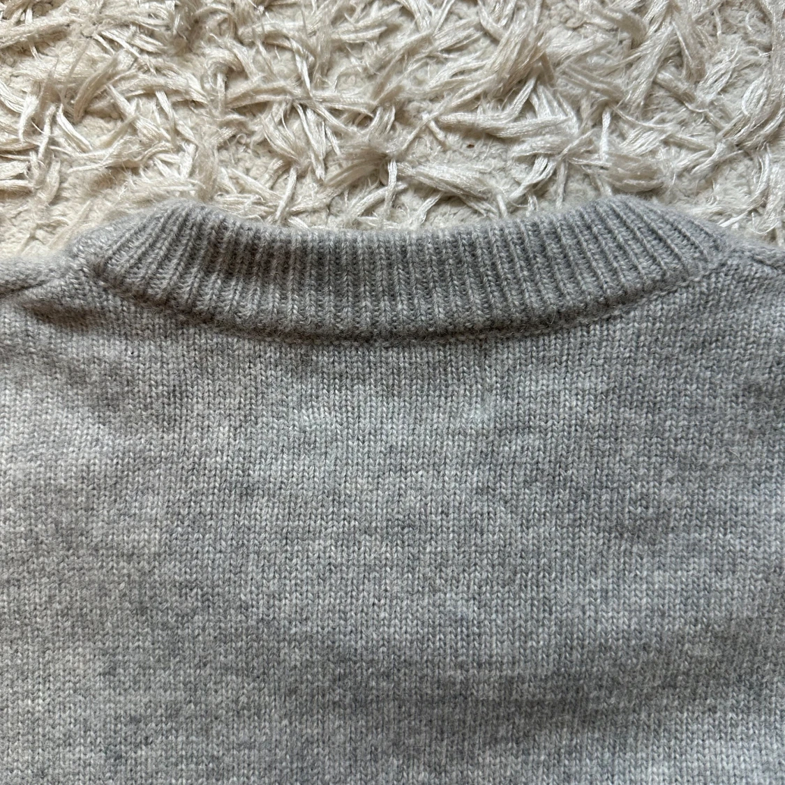 Grå stickad Stone Island tröja - 3