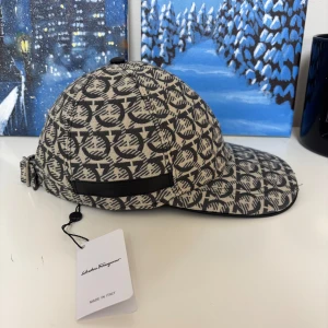 Salvatore Ferregamo Keps - Ferregamo keps i nyskick | One size | Fraktar samma dag om köp sker innan 22.00