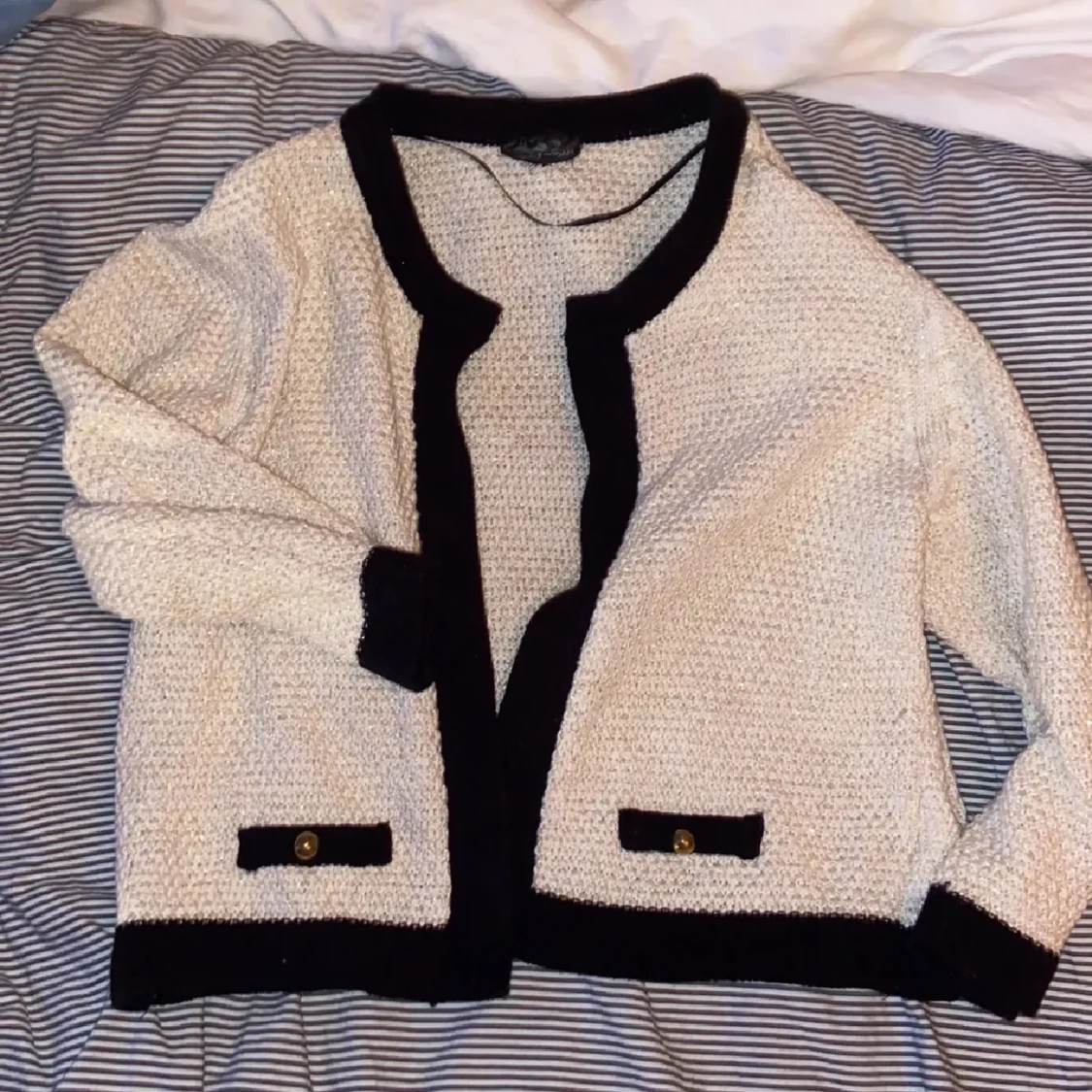 Beige och svart cardigan  - 1