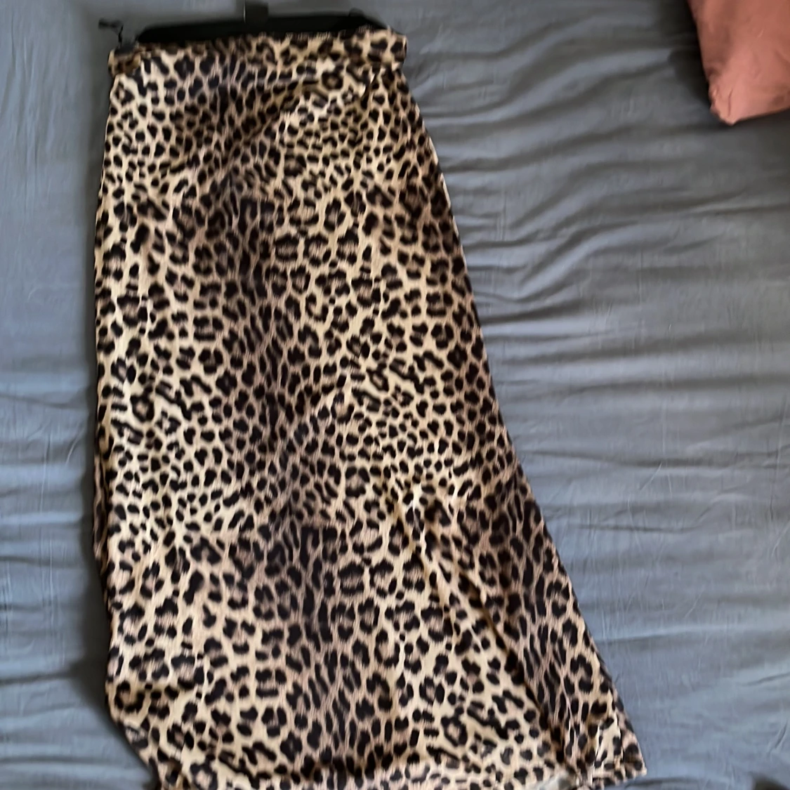 Leopardmönstrad långkjol Gina Tricot
