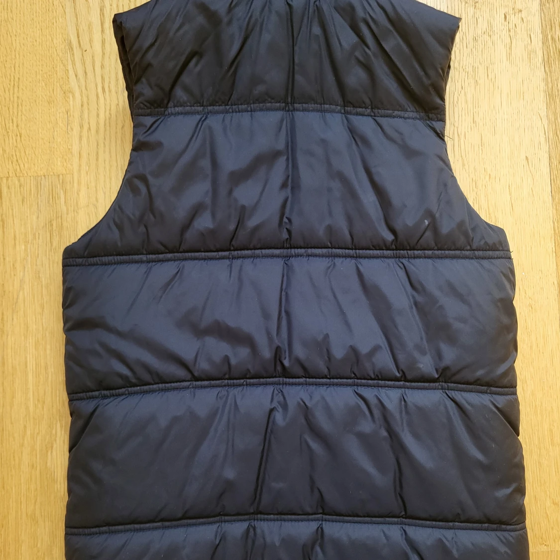 Svart dunväst från H&M strl 152 - 1