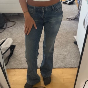Lågmidjade bootcut jeans - Low waist bootcut jeans från Oxxo. Nyskick och perfekta nu för hösten ☺️