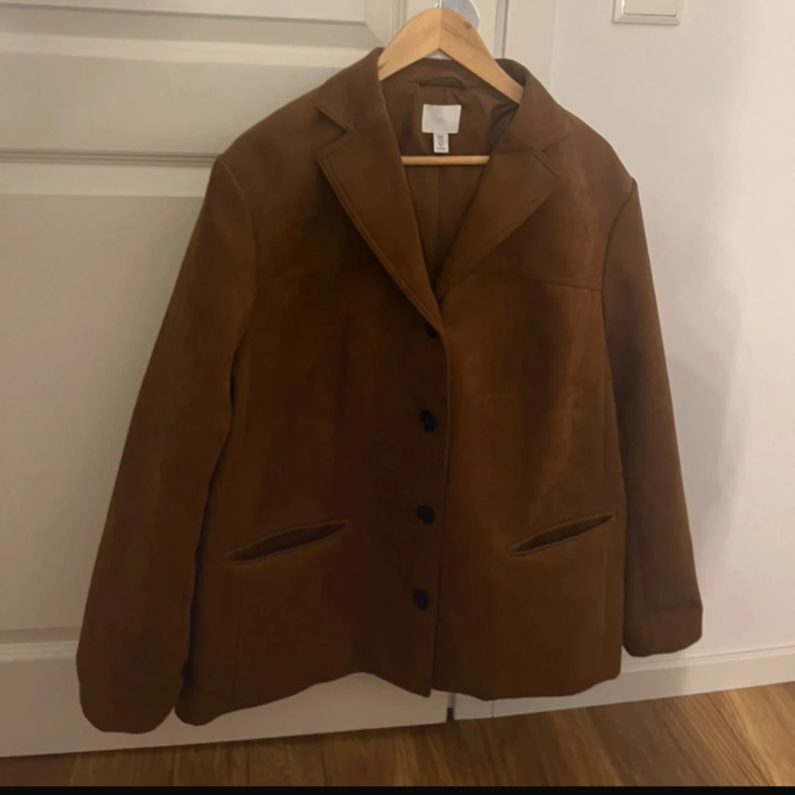 Brun mockaliknande kavaj från H&M