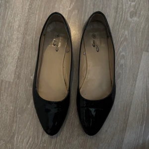 Ballerina skor  - Sååå snygga ballerina skor som är perfekta till ett par jeans eller kjol!