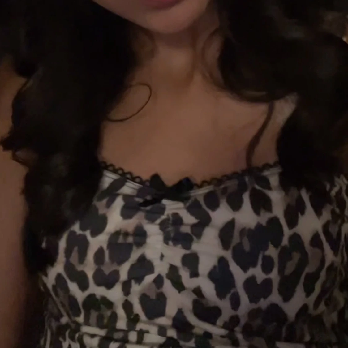 Leopardmönstrad linnetopp med spets - 1