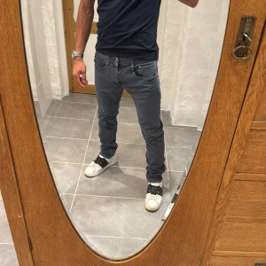 Replay jeans  - Ett par snygga jeans från Replay i storlek W31 L32 i modellen Anbbas 