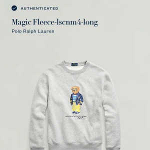 Grå sweatshirt från Ralph Lauren med björntryck - Grå sweatshirt från Ralph Lauren med björntryck på framsidan. Tröjan har långa ärmar och en rund halsringning. STORLEK: L, *Inga defekter, köpt för 2300