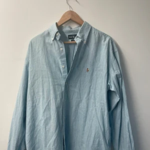 Ralph Lauren skjorta - Tja! Säljer denna feta Ralph Lauren skjorta för endast 399kr. Den är i fint skick och jag kan gå ner i pris! 