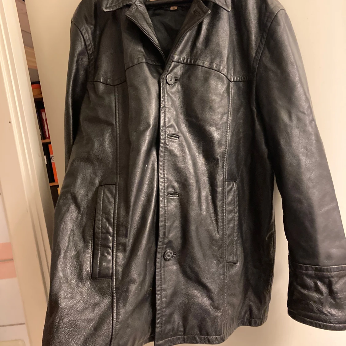 Svart skinnjacka från Hollies - 3