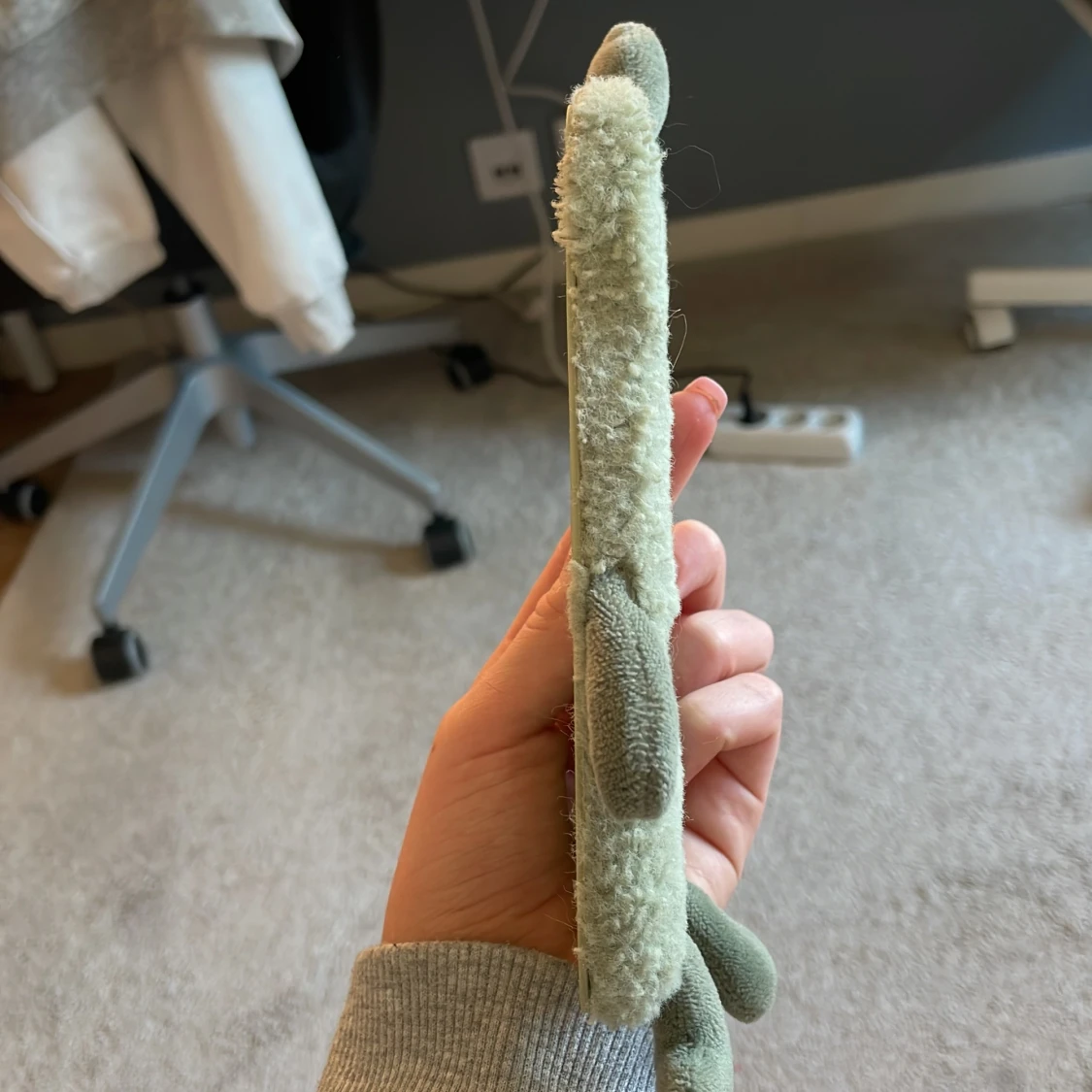 Grön fluffig monster mobilskal - 2