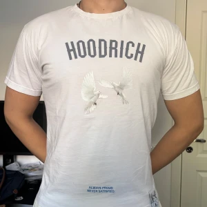 Hoodrich tshirt - Storlek L, bra skick, nypris 900