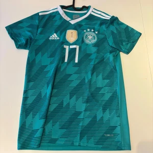 Tysklands bortaställ VM 2018 - Tyskland bortaställ VM 2018 med jerome Boateng på ryggen.