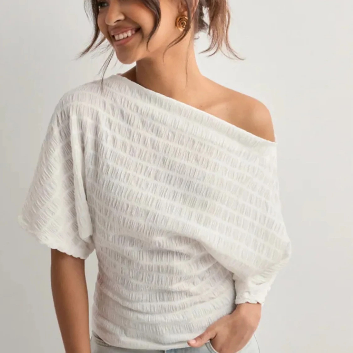 Vit offshoulder topp med boatneck