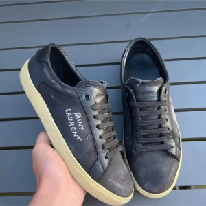 YSL saint Laurent skor - Tjena! säljer dessa inprincip nya ysl skor i topp skick till ett otroligt bra pris, storlek 40 sitter som 41-42. Vid intresse samt frågor, hör av er:)