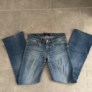 Lågmidjade jeans - Supersnygga lågmidjade jeans från ltb som tyvärr inte passar mig❤️ storlek 26x32
