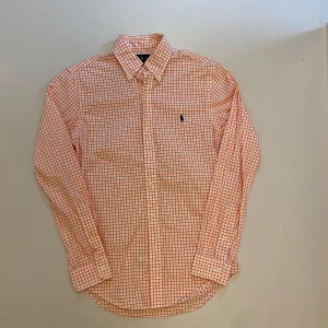 Rosa Ralph Lauren skjorta S - Rosa slim fit polo Ralph Lauren skjorta //  Mycket bra skick //  Storlek S //  Skriv vid minsta fråga eller fundering💯🤝