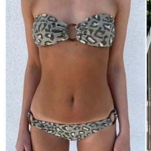 Underbar Leo bikini  - Säljer min assnygga bikini från FF swim club😍😍storlek S i båda delarna och andra två gånger🩷nypris är 995 sek (utan frakt)!