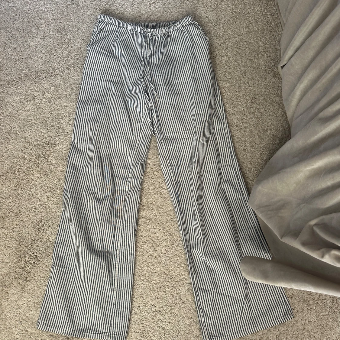 Randiga byxor från H&M Divided - 2