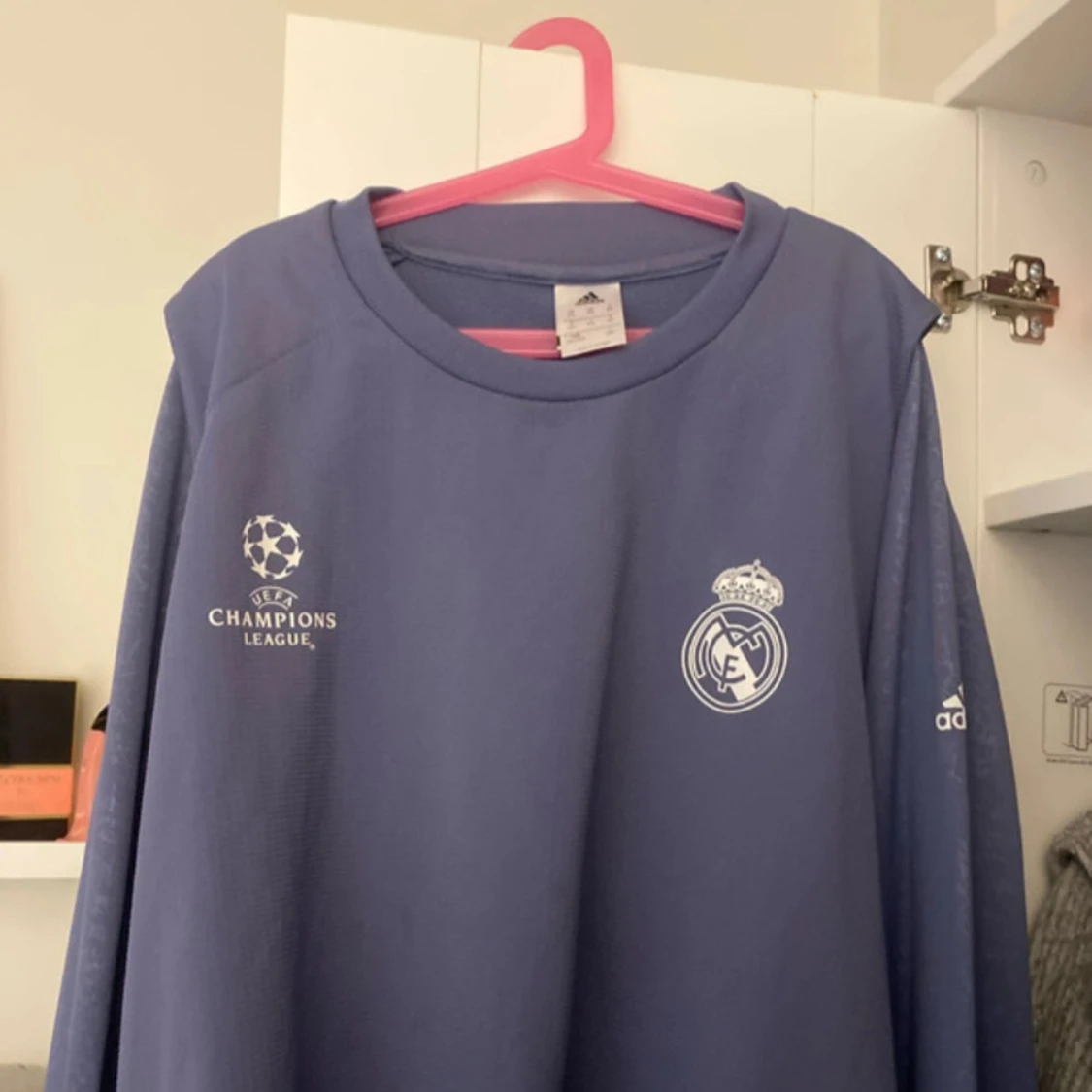 Ljuslila långärmad Real Madrid tröja från Adidas