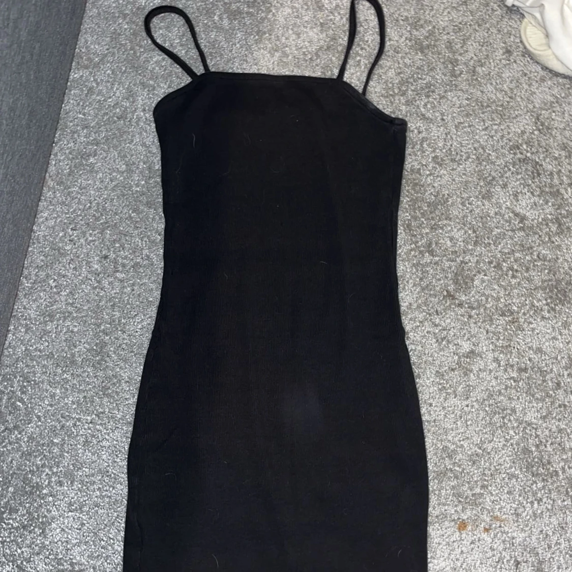 Svart ribbad klänning från Amisu - 1