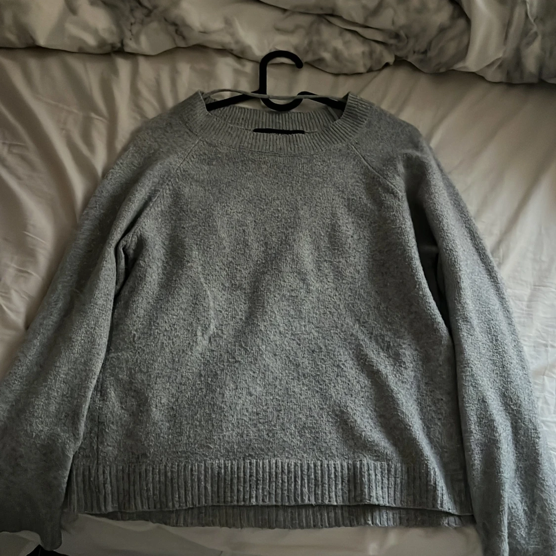 Grå stickad tröja från Vero Moda