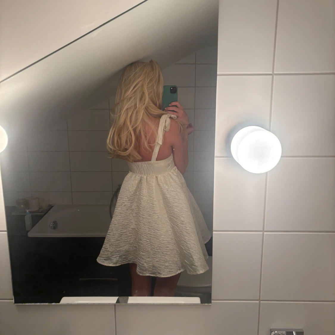 Ljus kortklänning med struktur - 2