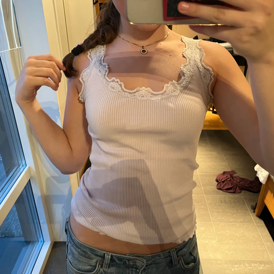 Ljuslila vintage ribbad linnetopp med spets - 3