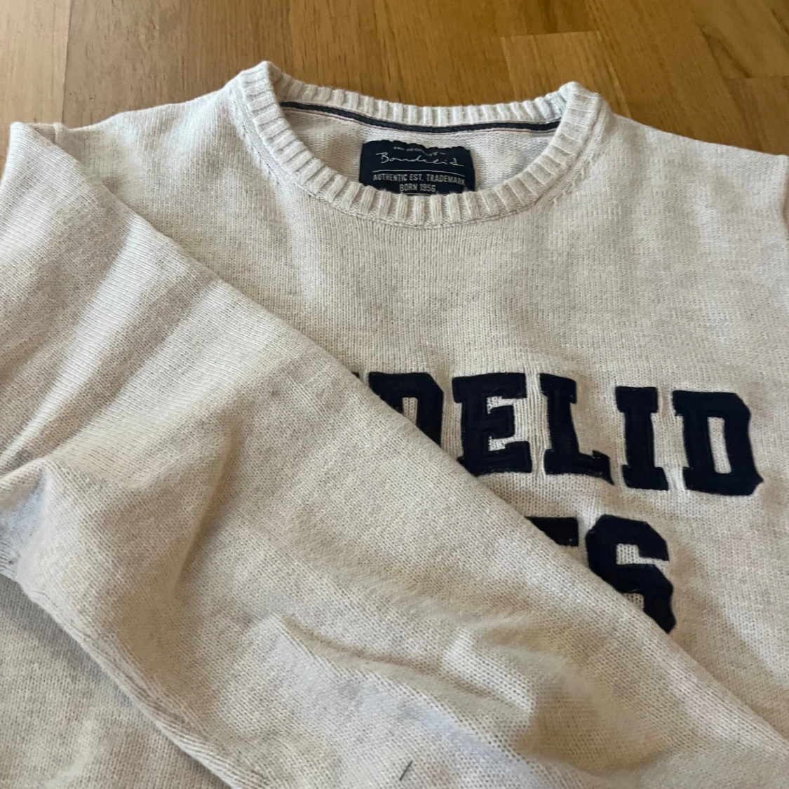 Ljusgrå stickad tröja från Bondelid - 1