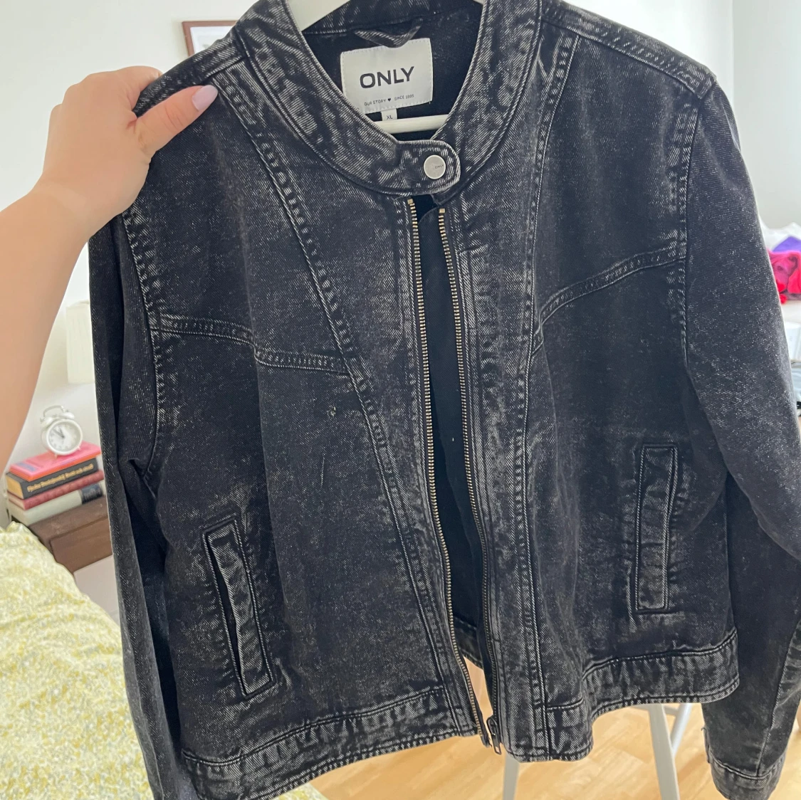 Svart jeansjacka från ONLY - 4