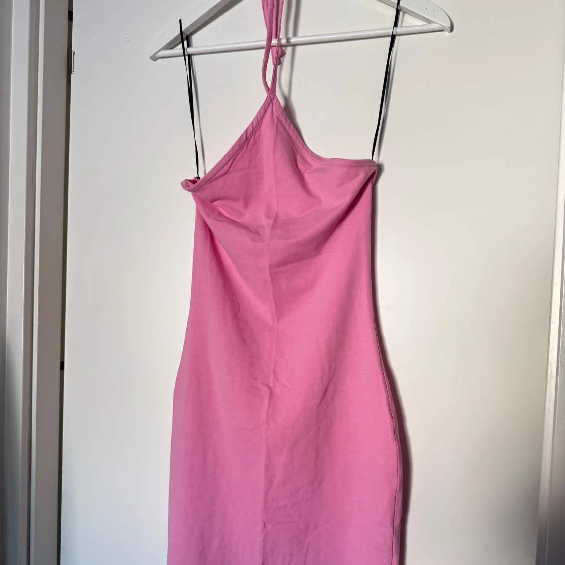 Rosa halterneckklänning