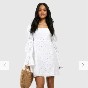 Studentklänning - Vit klänning, perfekt till studenten! Använd en gång, nyskick Storlek 36