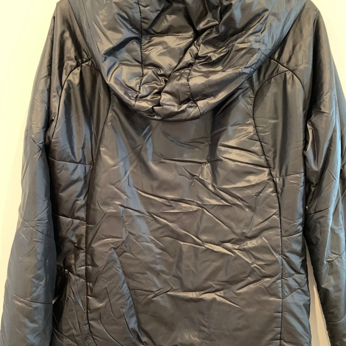 Svart pufferjacka från Peak Performance - 1