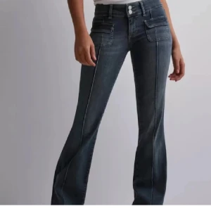 Low waist jeans från Nelly - Super bra skick och inte alls mycket använda. Är öppen för prisförslag🤗