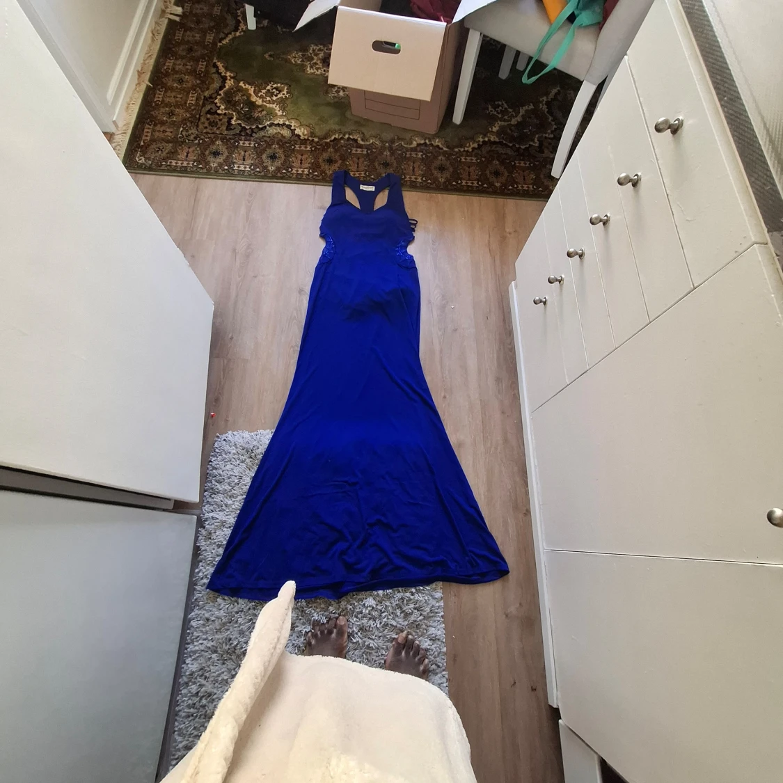 Kornblå långklänning med v-ringning - 2