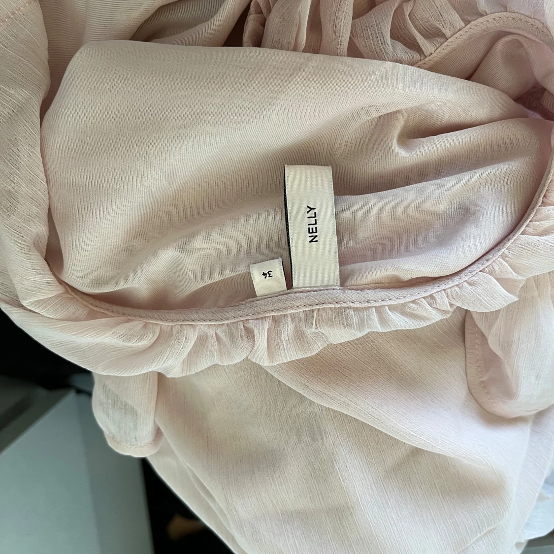 Ljusrosa volangblus från Nelly - 3