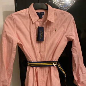 Ralph Lapuren klänning  - Helt nytt Ralph lauren klänning, st 14 i uk size.