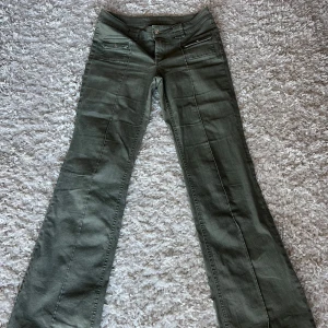 Gröna jeans med fickor fram  - Super snygga gröna jeans med fickor på framsidan ⚡️✨