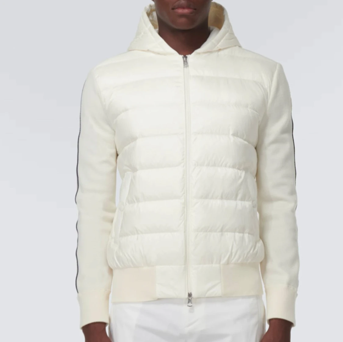 Vit pufferjacka med huva från Moncler - 3