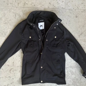 J.Lindeberg bailey jacka - Säljer denna svin feta J.Lindeberg bailey jacka || Riktigt bra skick || Skriv för fler bilder eller frågor || Nypris på denna ligger på 3399kr ||