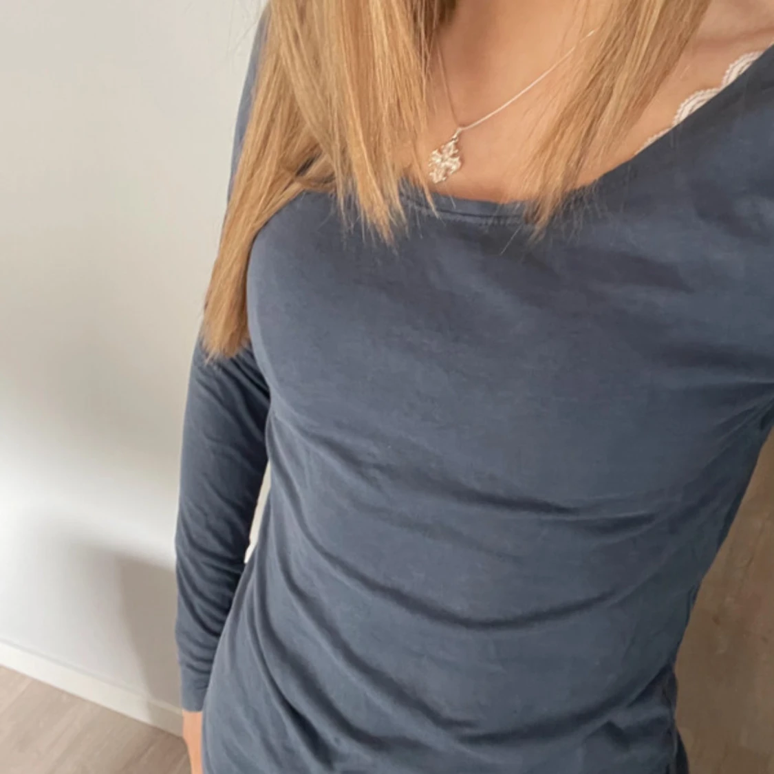 Marinblå långärmad tröja