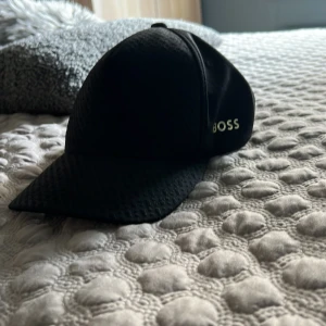 Svart keps från BOSS - Inga märkbara tecken på användning 