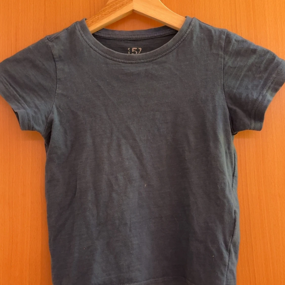 Mörkgrå basic t-shirt