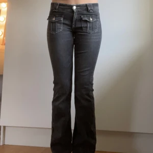 Low waist bootcut jeans - I storlek 164, men passar mig som vanligtvis har xs/s