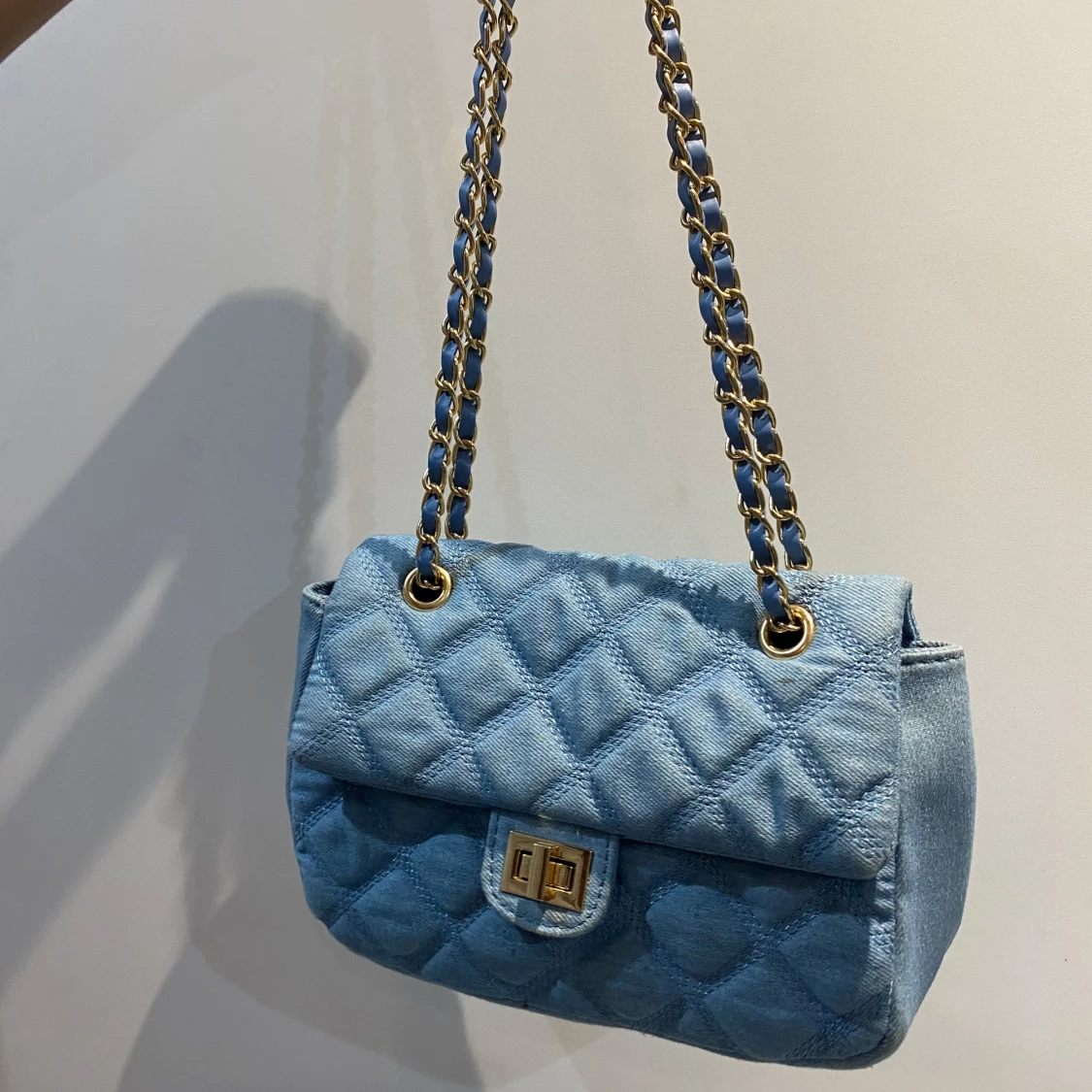 Ljusblå axelväska - 1