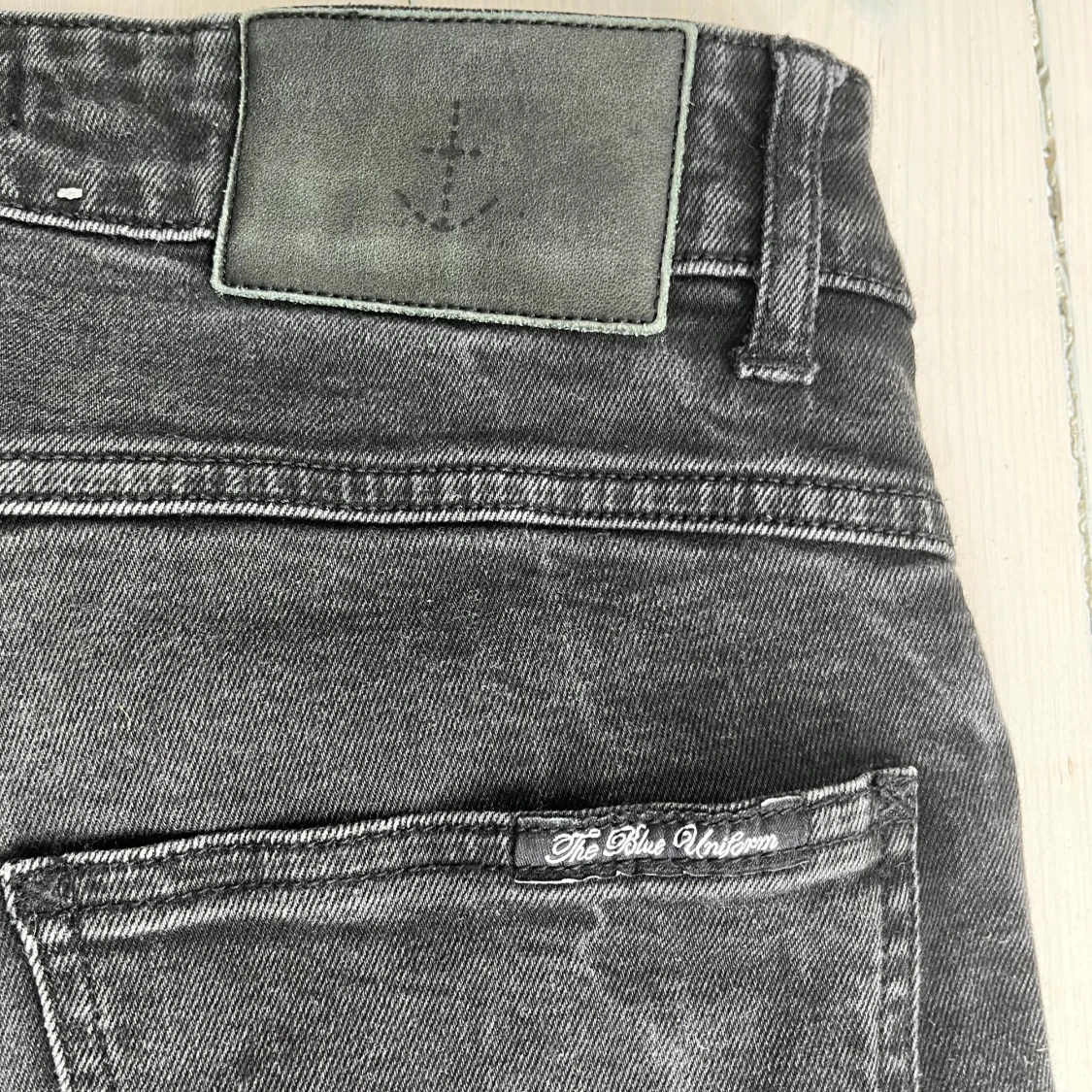 Svarta jeans från The Blue Uniform - 3