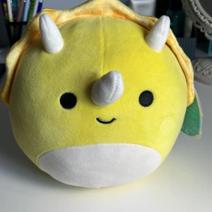 Lancaster triceratops squishmallow - Ny med lapp kvar, har bara legat i en låda