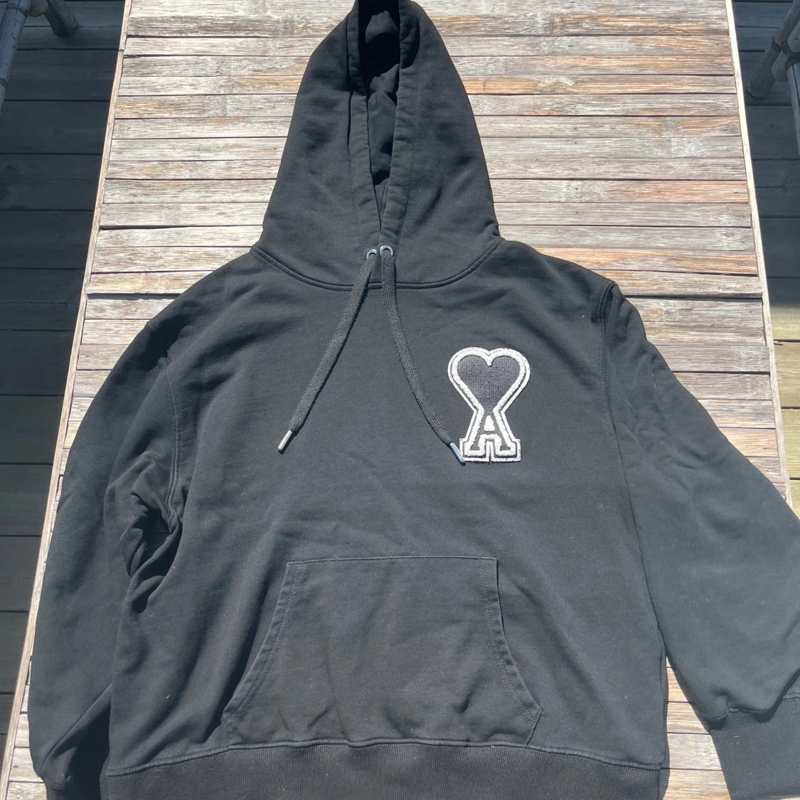 Svart ami paris hoodie 