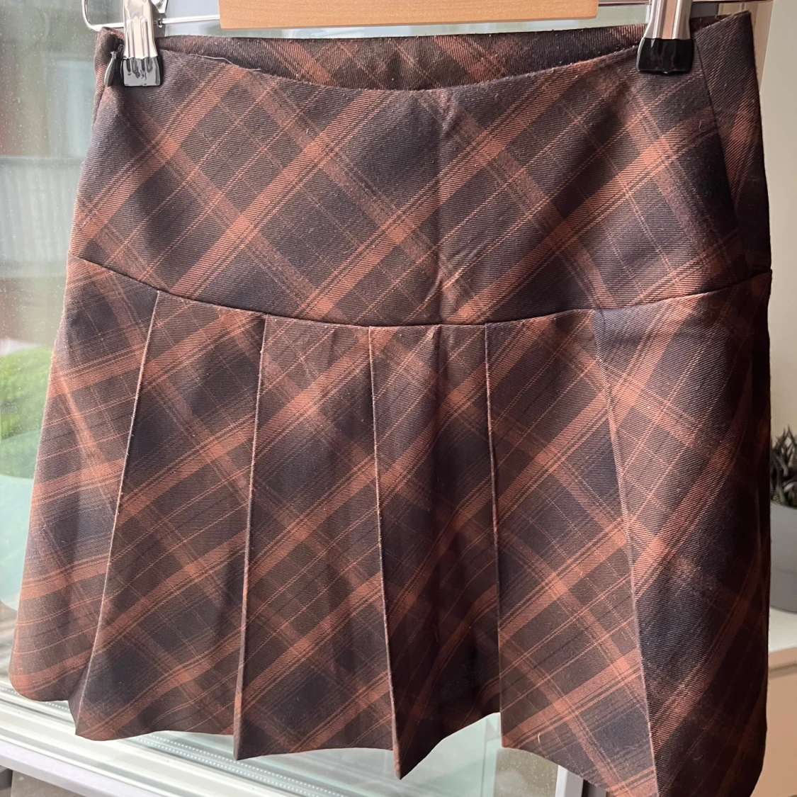 Brun rutig kortkjol från H&M Divided - 1